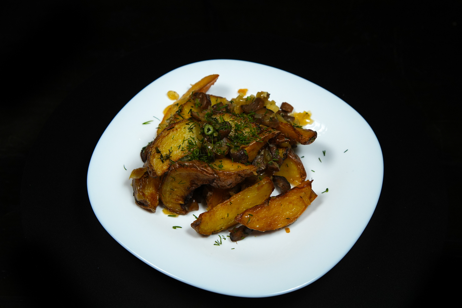 Картофель жареный с луком и грибами (200гр) Картофель жареный с луком и грибами (200гр)